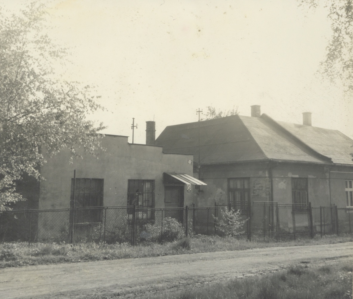 Dům čp. 239 postavený jako částečná přístavba k domu čp. 1242, včetně zámečnických dílen v roce 1935