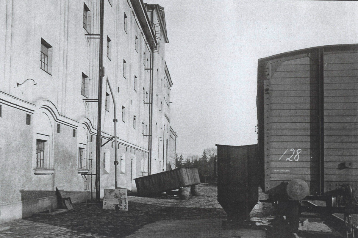 Železnice ve dvoře pivovaru
