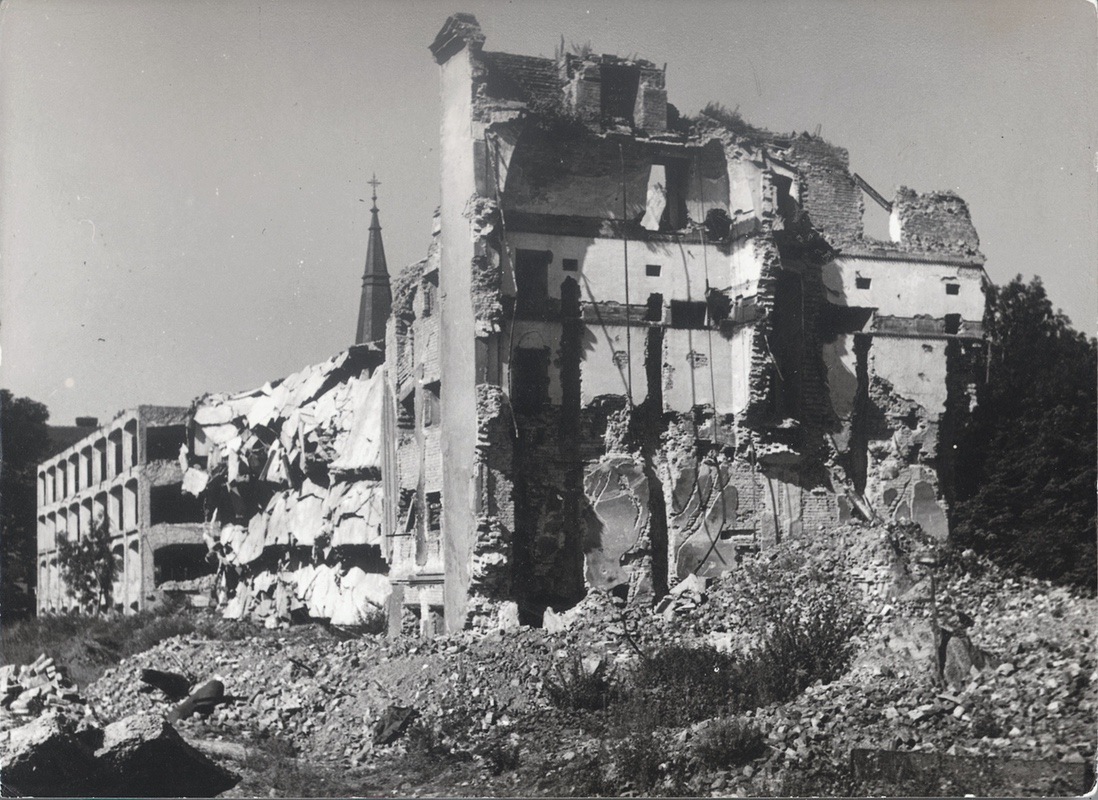 Demolice Larisch-Mönnichova pivovaru v padesátých letech 20. století.