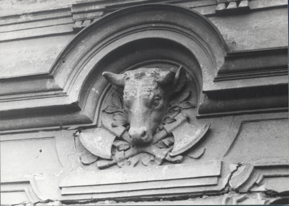 Detail štukové výzdoby budovy čp. 315 - pozdější restaurace Jan Kotlarski