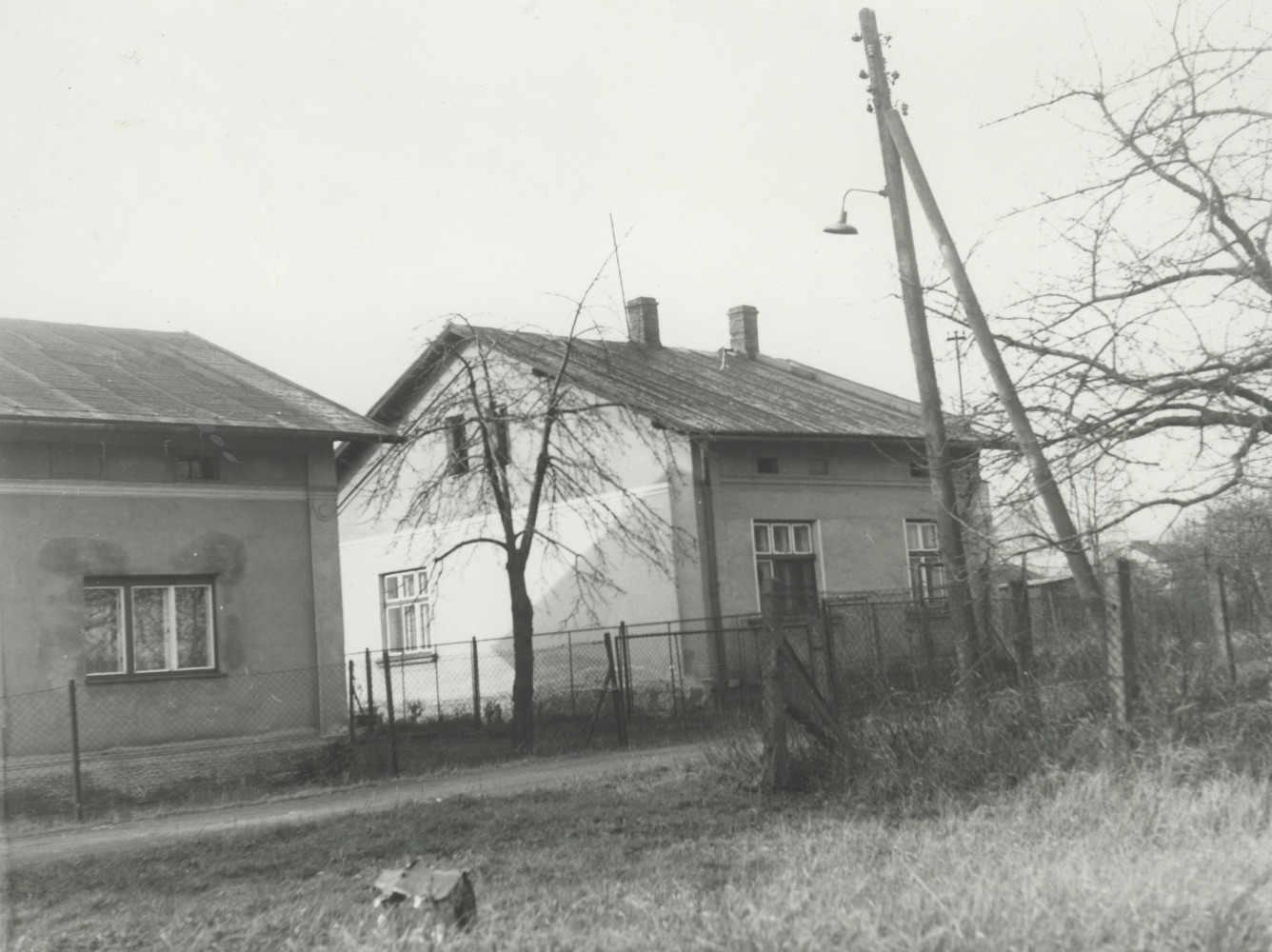 Vpravo dům čp. 320