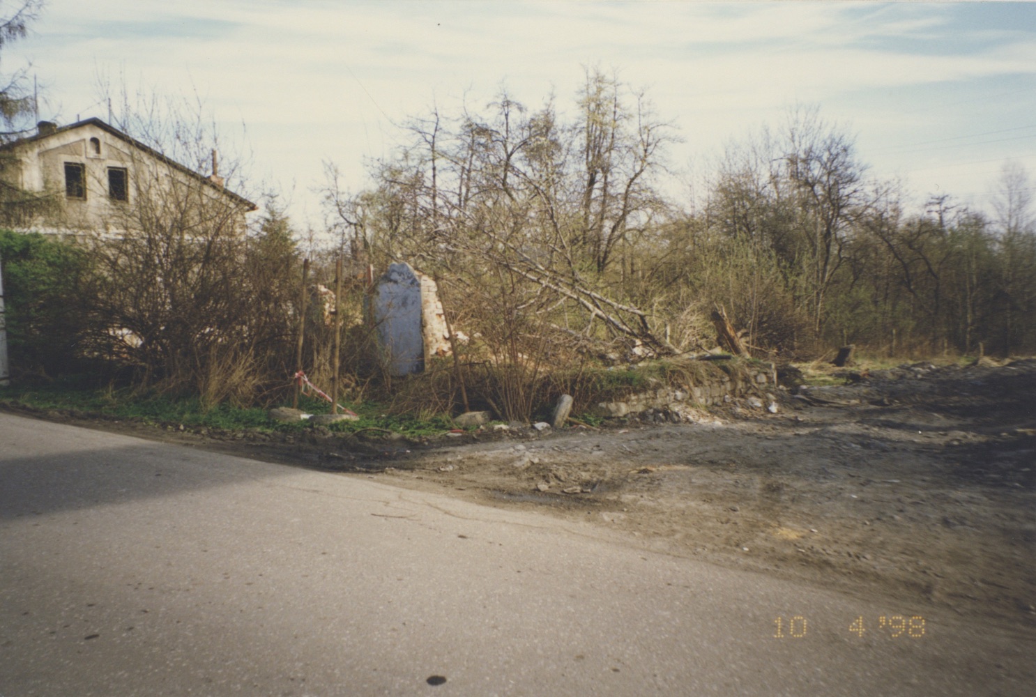 Místo po demolici domu čp. 332 v roce 1998