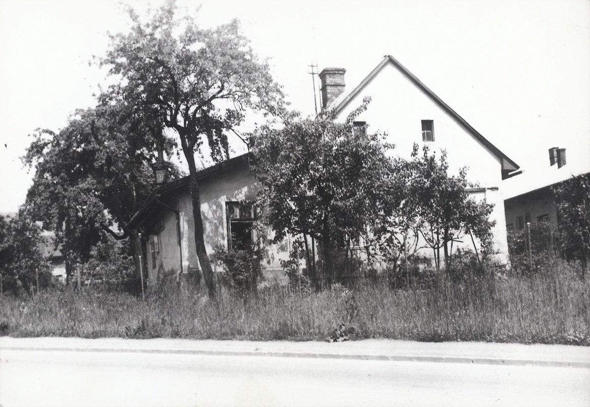Dům čp. 385 s kapličkou v roce 1970