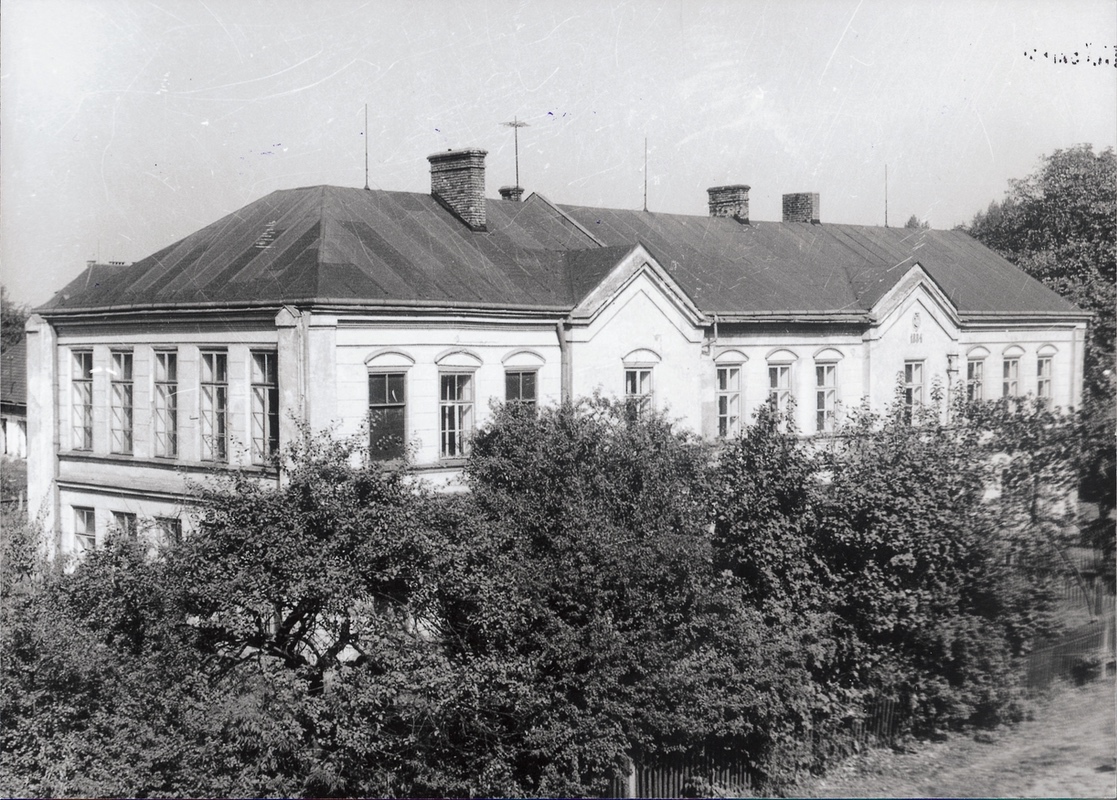 Obecná škola s polským jazykem vyučovacím na Sovinci. Škola existovala v letech 1883−1961.