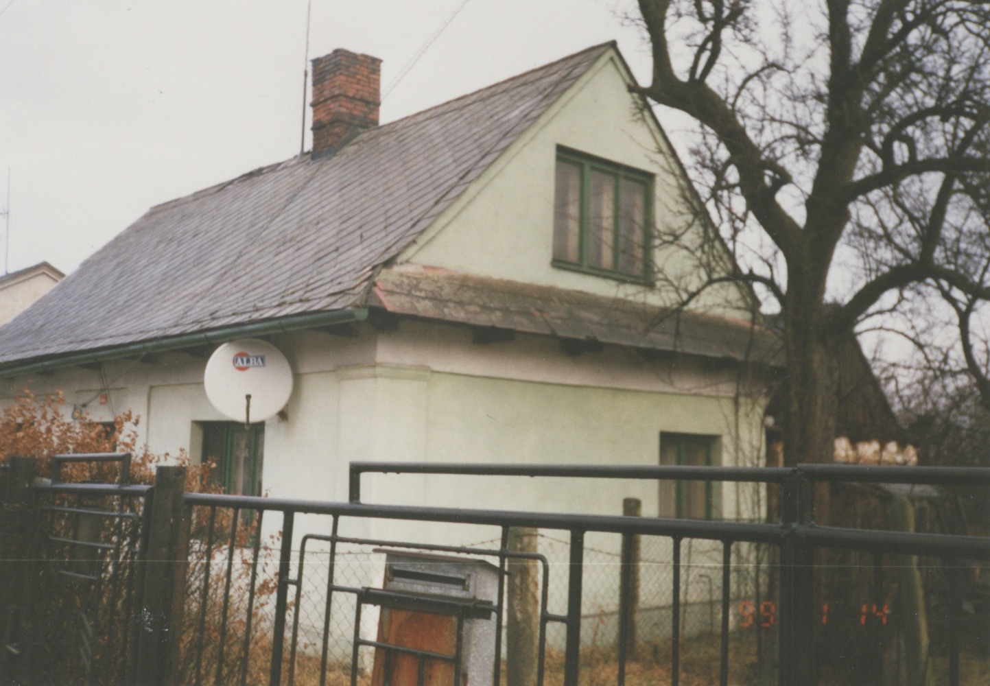 Dům čp. 444 na fotografii z roku 1998