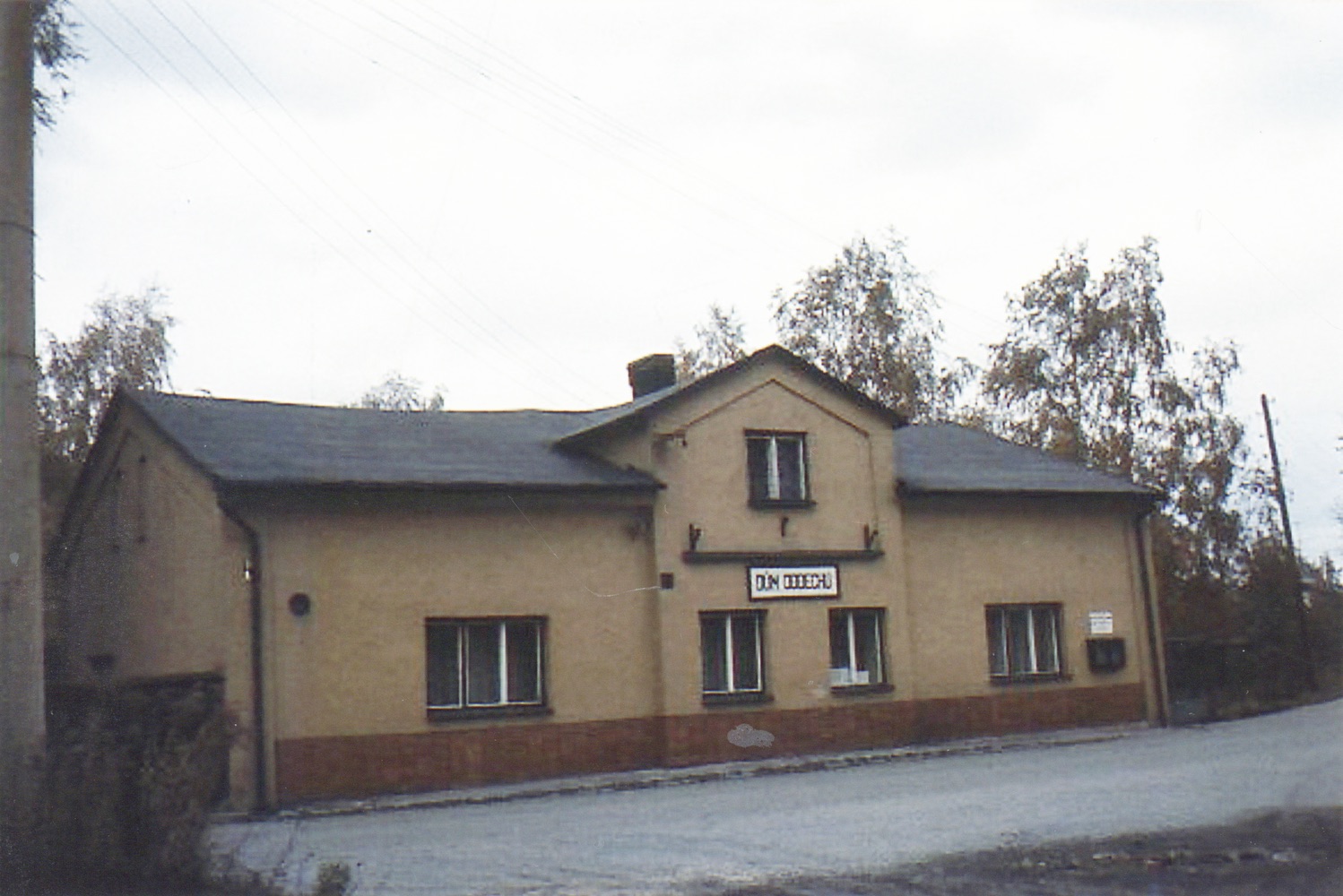 Restaurace Ručka (Dům oddechu), čp. 459. Fotografováno 2.11.1992 (S laskavým svolením autorky p. J. Stellmeierové, ze soukromé sbírky).