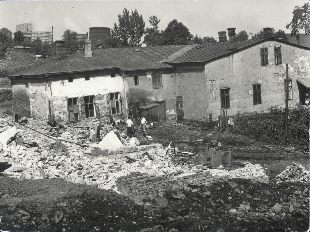 Demolice objektu v blízkosti původní tiskárny Johanna Nitkiewicze (přibližně 1960).