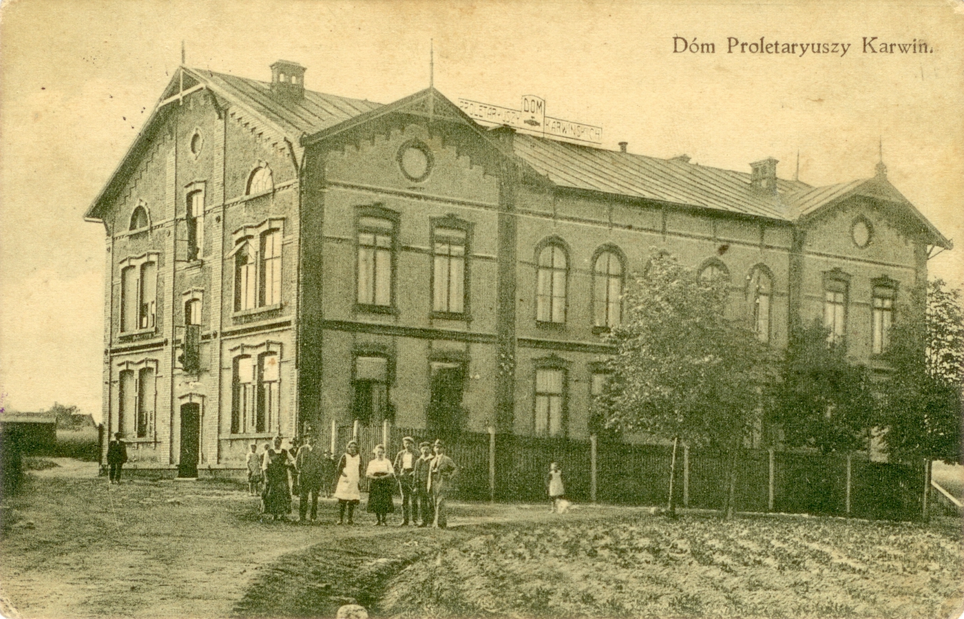 Dělnický dům (čp. 53) na dobové pohlednici