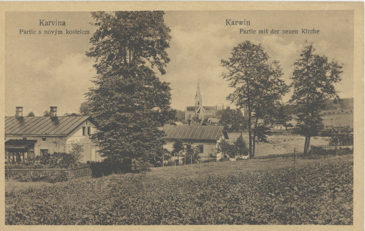 Dobová pohlednice: Karviná, partie s novým kostelem. V popředí dům čp. 536, za ním dům čp. 712. (Identifikace snímku: Jan Polakovič)