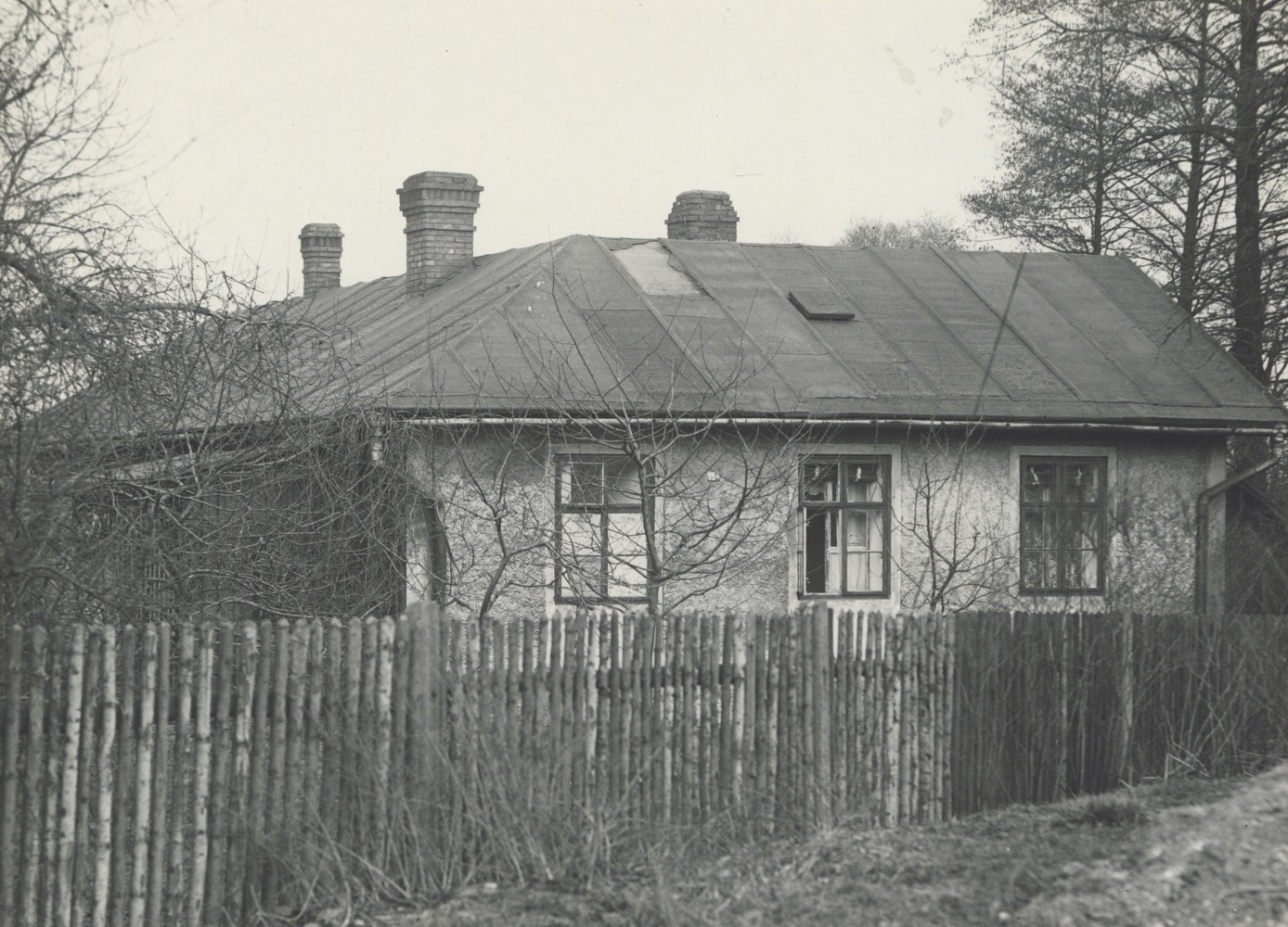 Řeholní dům sester Služebnic Božích (čp. 566) na snímku z padesátých let 20. století (Identifikace objektu: Jan Polakovič)