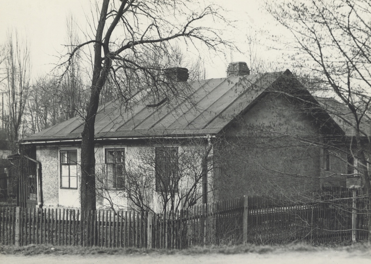 Řeholní dům sester Služebnic Božích (čp. 566) na snímku z padesátých let 20. století (Identifikace objektu: Jan Polakovič)