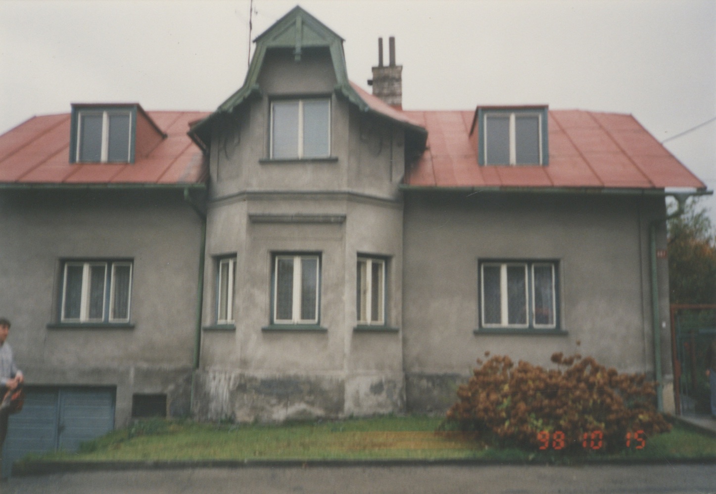Dům čp. 687 na fotografii z roku 1998