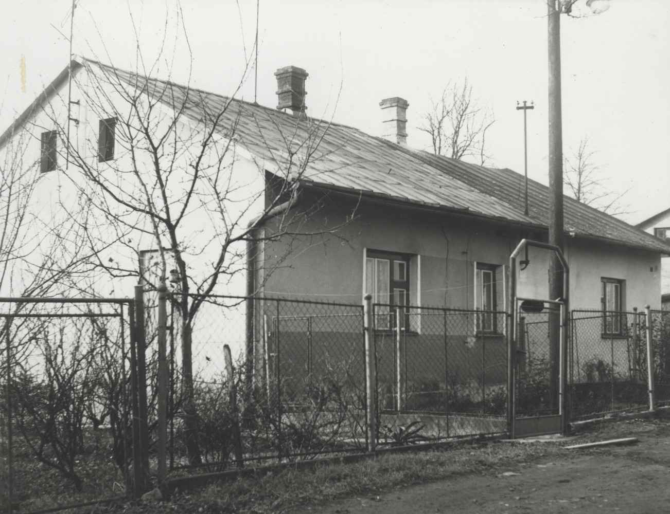 Dům čp. 695 a 696 na fotografii z roku 1975