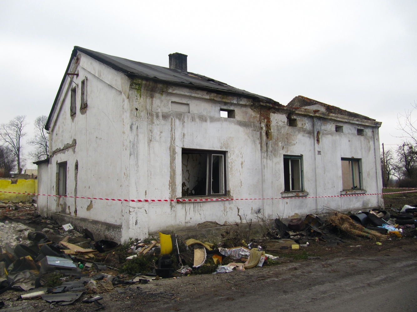 Pozůstatky domu čp. 717. Fotografováno v březnu 2015, v témže roce proběhla demolice (s laskavým svolením p. J. Polakoviče).