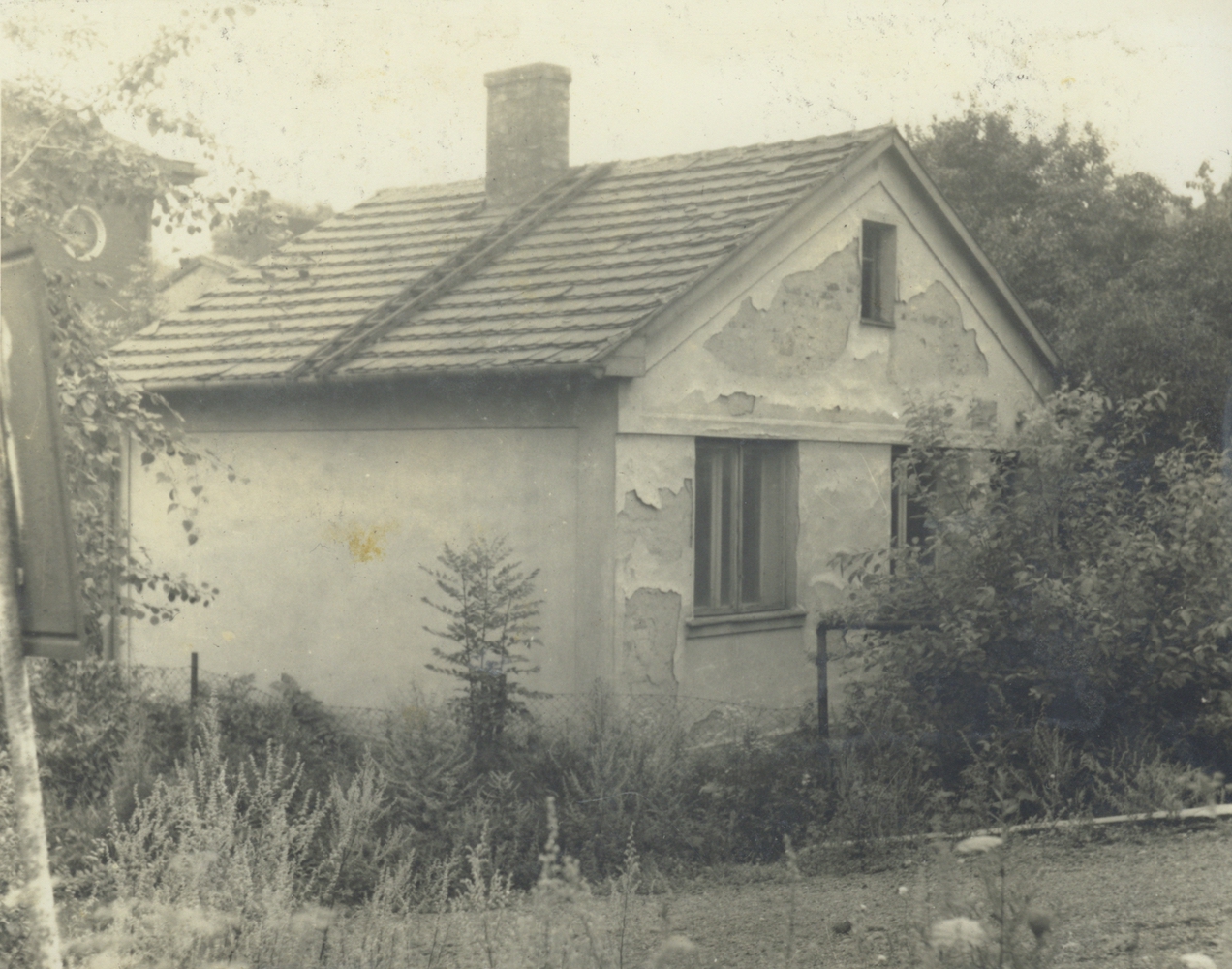 Dům čp. 76 II (Hokynářství, Trafika Viktor Hurník) na fotografii z roku 1970