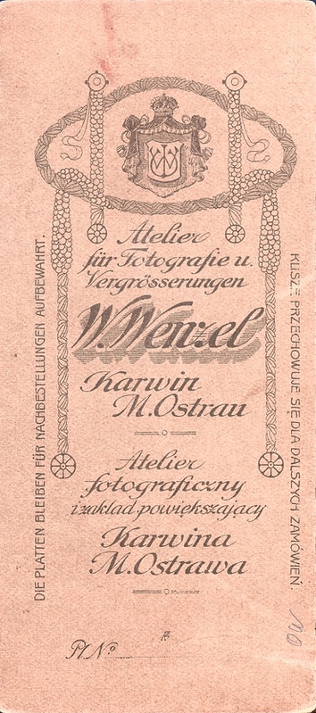 Rubová strana ateliérové fotografie: W. Wenzel, Karwin