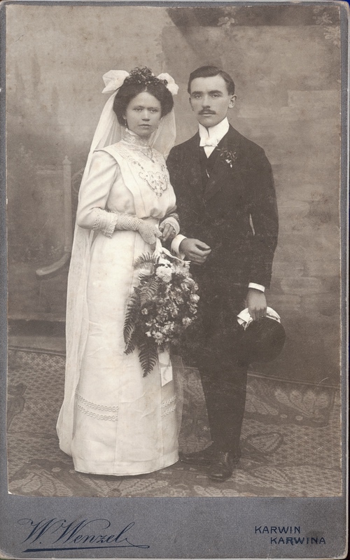 Ukázka ateliérové fotografie (W. Wenzel, Karwin): Gustav Szymonek se ženou