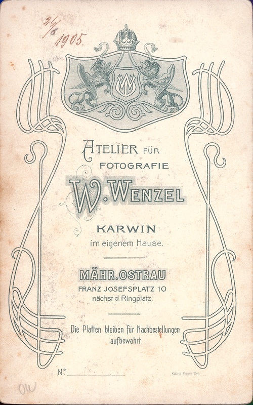 Rubová strana ateliérové fotografie z roku 1905: W. Wenzel, Karwin