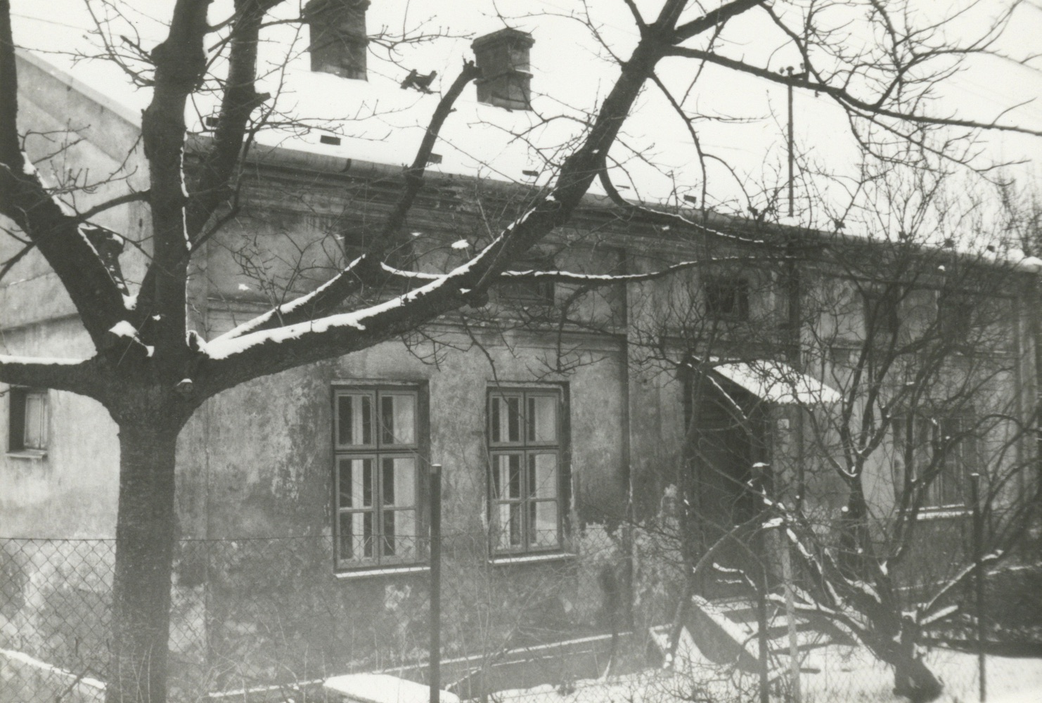 Dům čp. 828 na fotografii z roku 1993