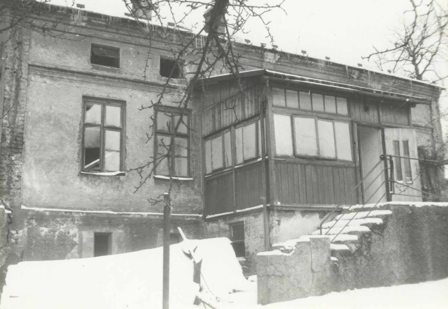 Dům čp. 828 na fotografii z roku 1993