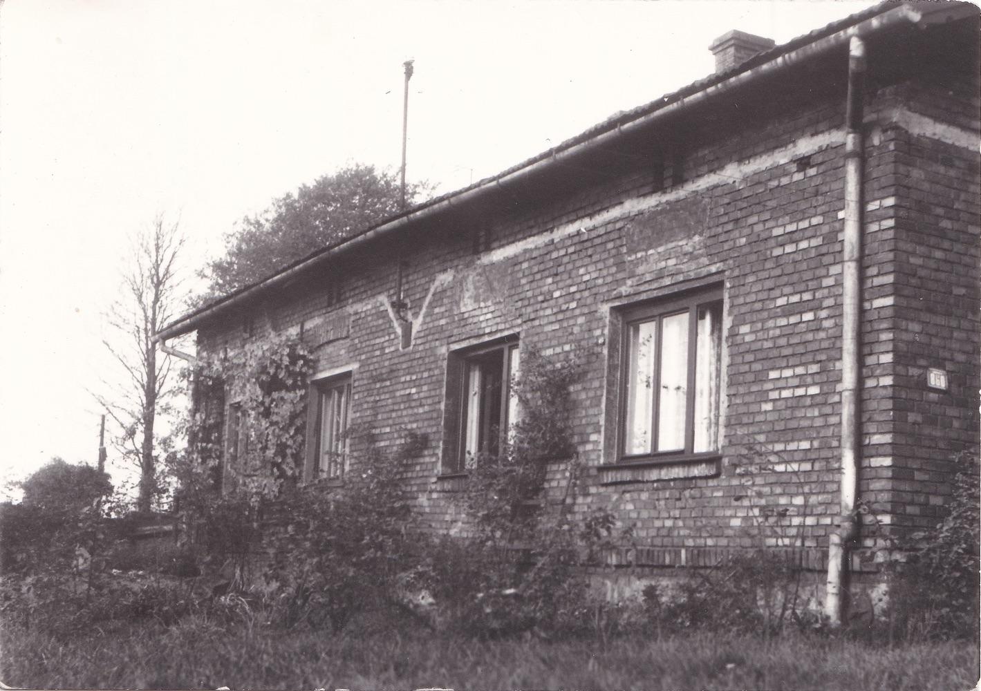 Dům čp. 860 (S laskavým svolením p. Věry Karpetové, ze soukromé sbírky. Snímek poskytl spolek Stará Karviná.)