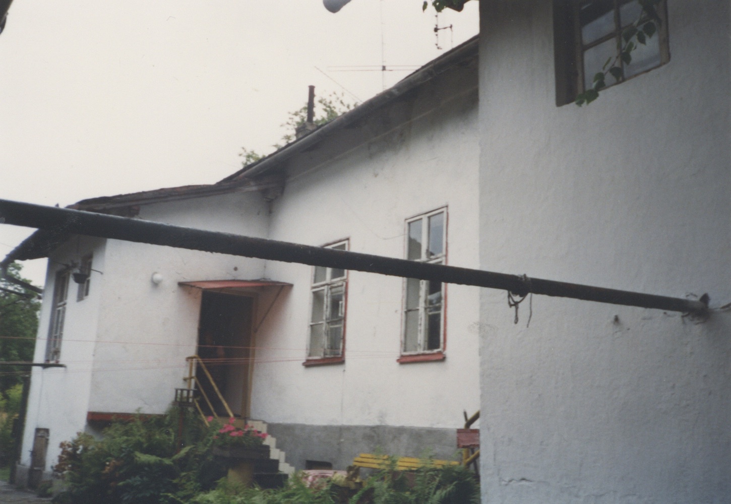 Dům čp. 869 (Řeznictví Folwarczny) na fotografii z roku 1999