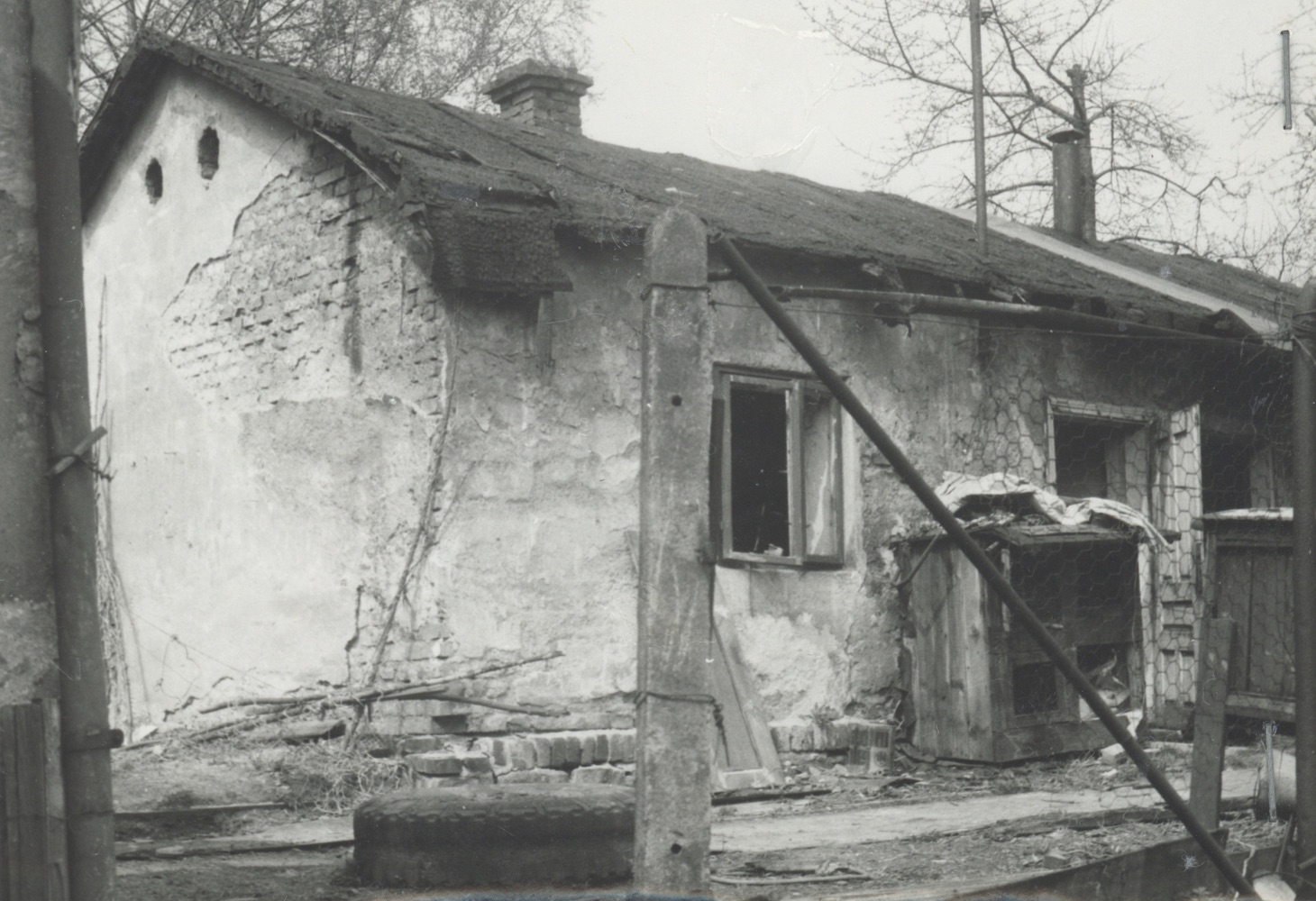 Hospodářská část domu čp. 876 na fotografii z roku 1985