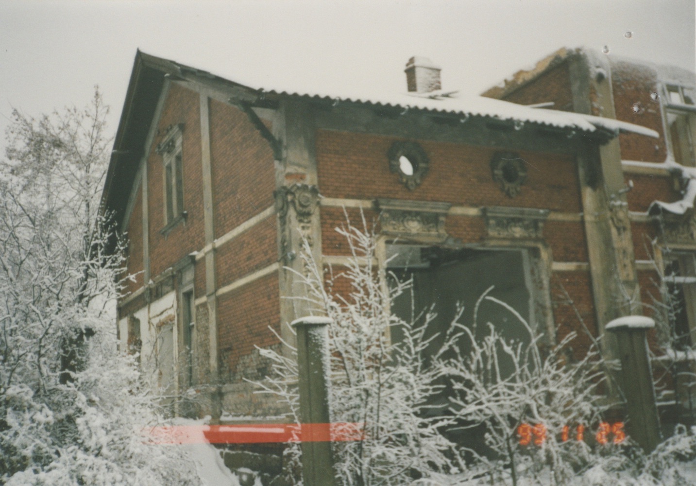 Dům čp. 986 na snímku z roku 1999