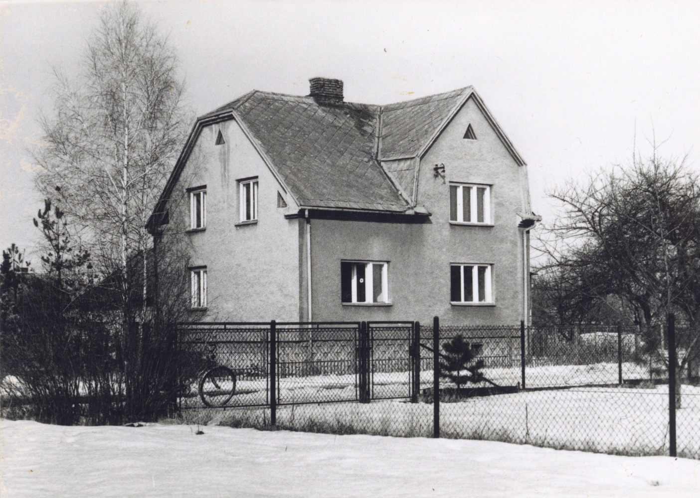 Dům čp. 11 na snímku z 9.2.1997 (Sbírka Józefa Chmiela)