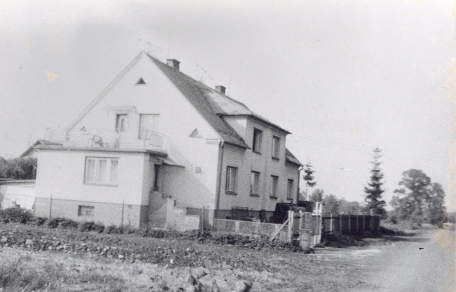 Dům čp. 111, 112 na snímku z 31.5.1996 (Sbírka Józefa Chmiela)