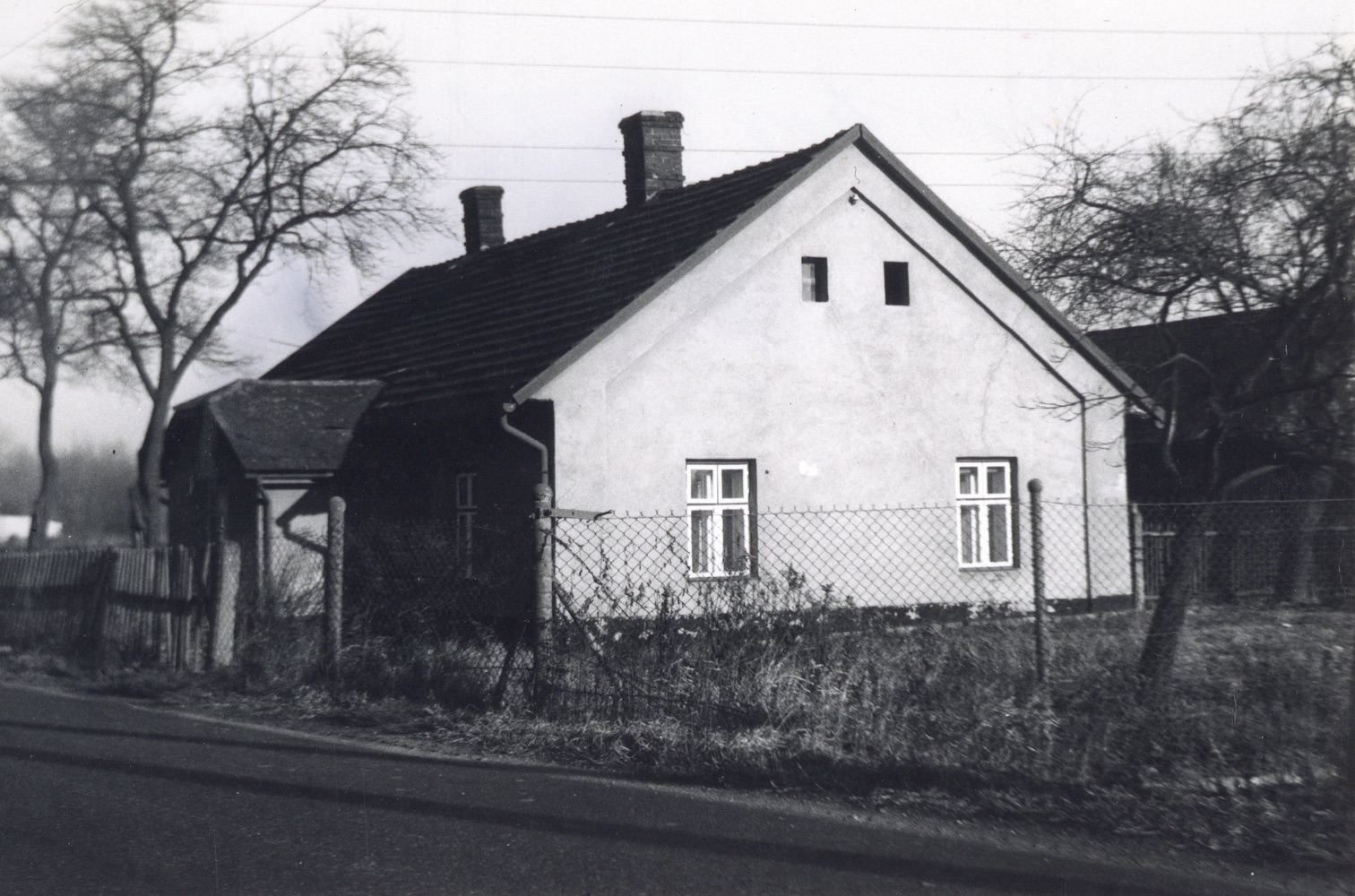 Dům čp. 124 v Lipinách na snímku z 11.3.1988 (Sbírka Józefa Chmiela)