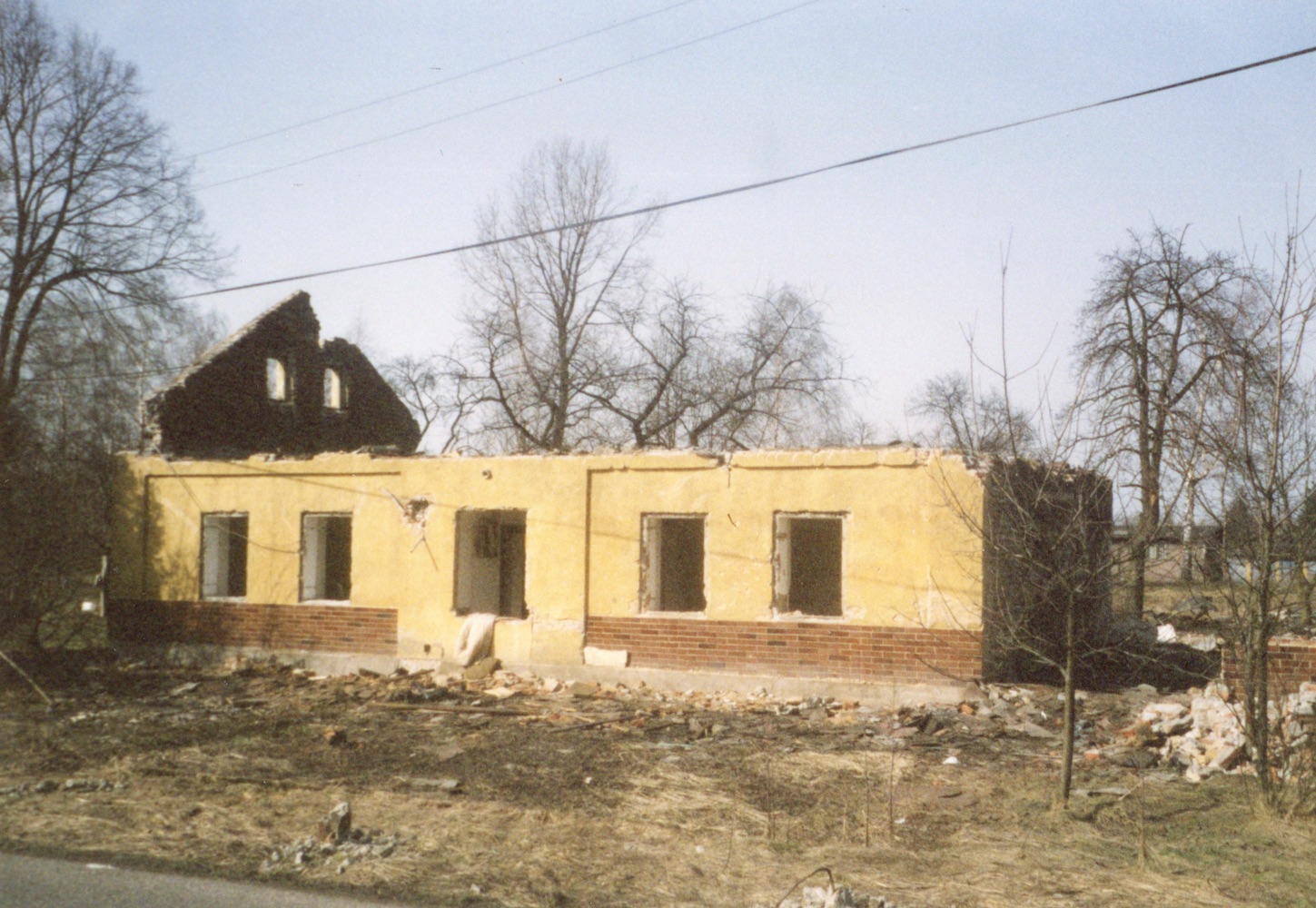 Pozůstatky domu čp. 125 na snímku z 11.3.2004 (Sbírka Józefa Chmiela)