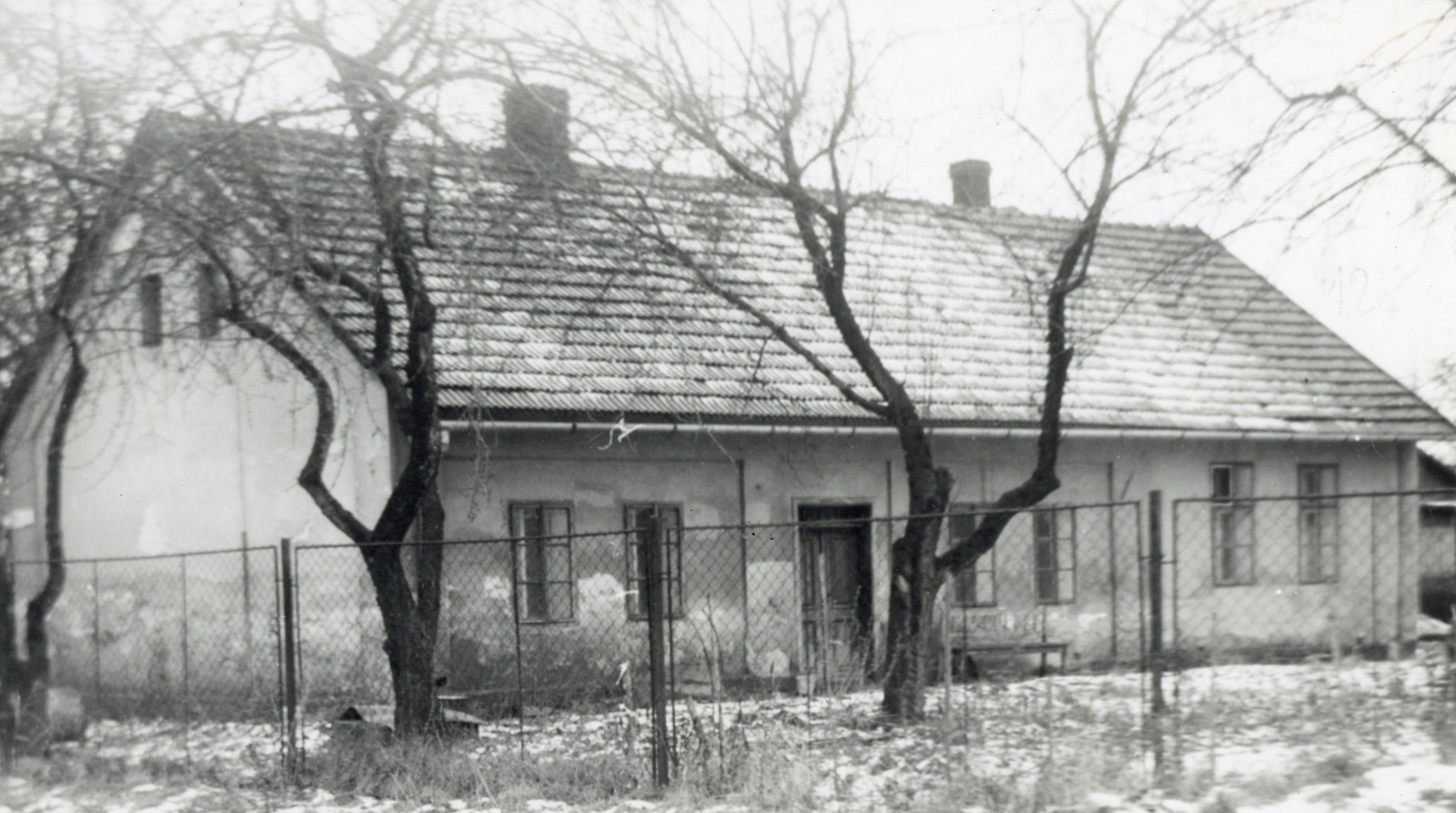 Dům čp. 128 v Lipinách na snímku z 3.4.1988 (Sbírka Józefa Chmiela)