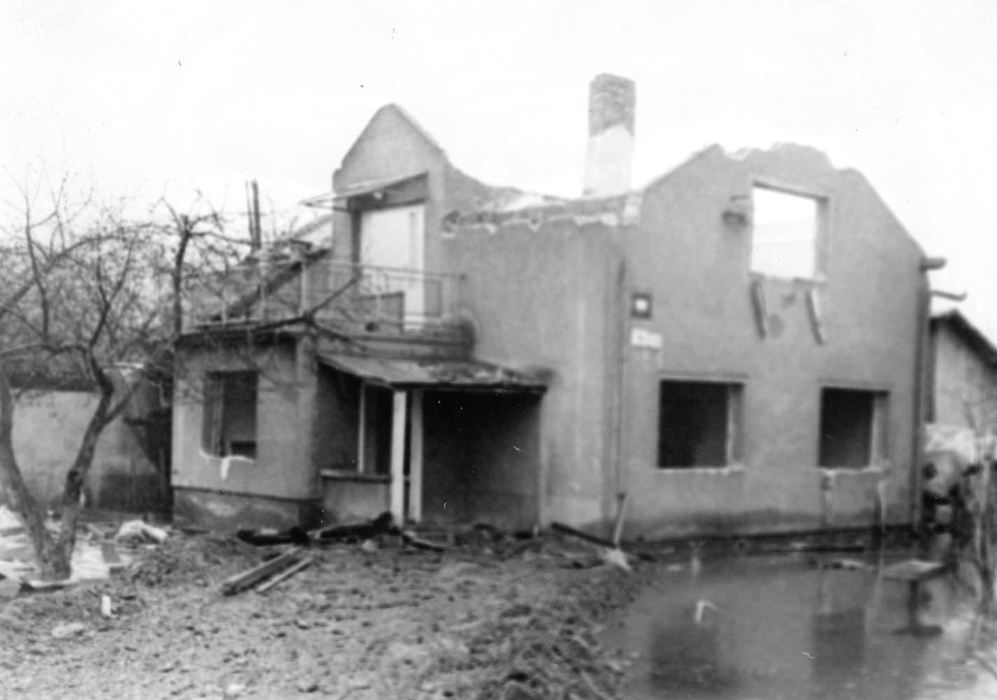 Pozůstatky domu čp. 14 na snímku z 19.2.1989 (Sbírka Józefa Chmiela)