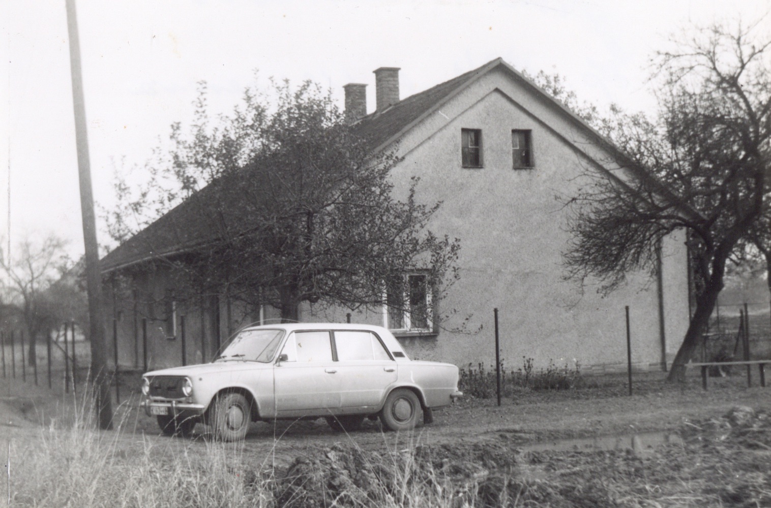 Dům čp. 156 v Lipinách na snímku z 5.11.1989 (Sbírka Józefa Chmiela)
