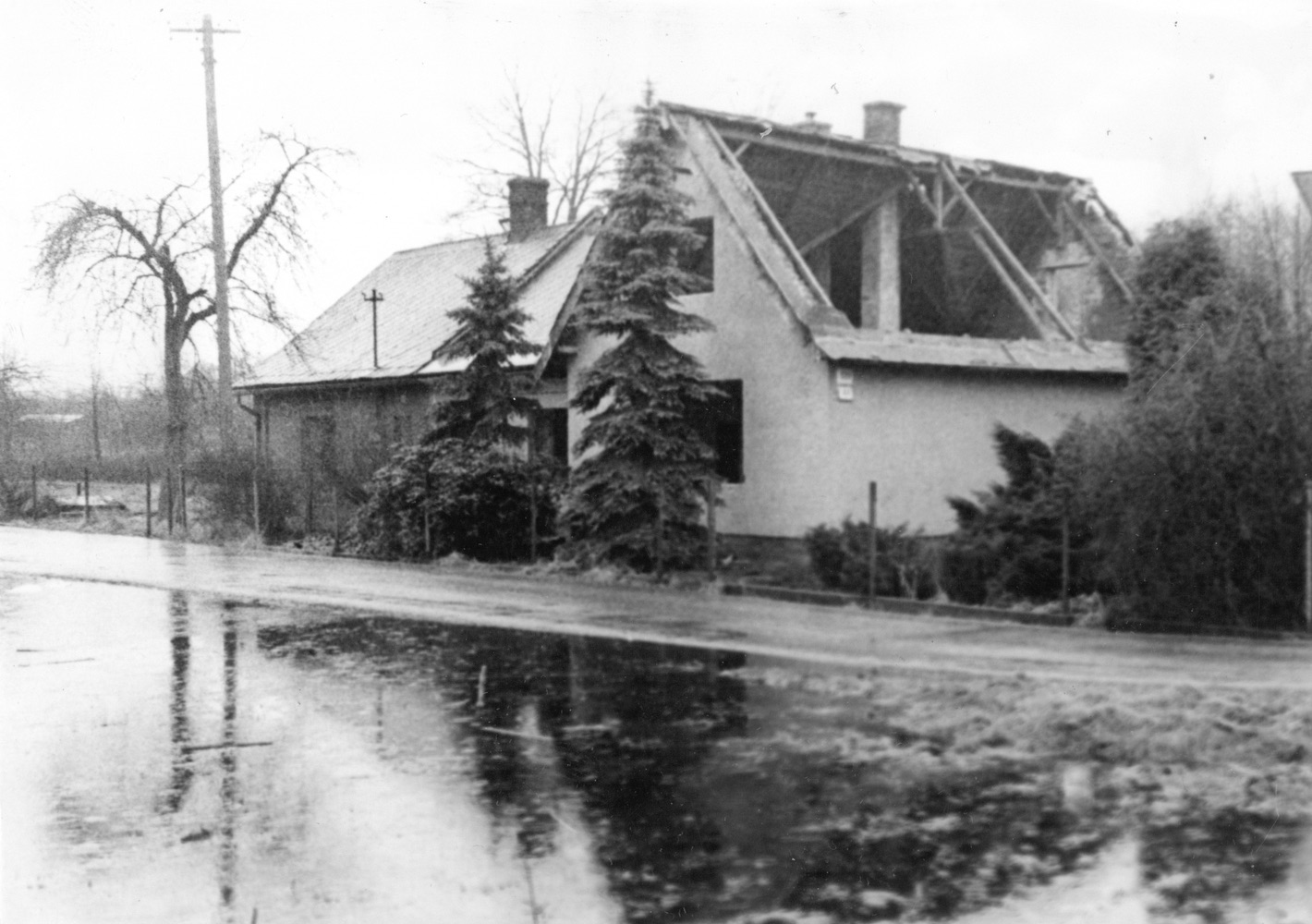 Pozůstatky domu čp. 15 a čp. 139 na snímku ze dne 19.2.1989 (Sbírka Józefa Chmiela)