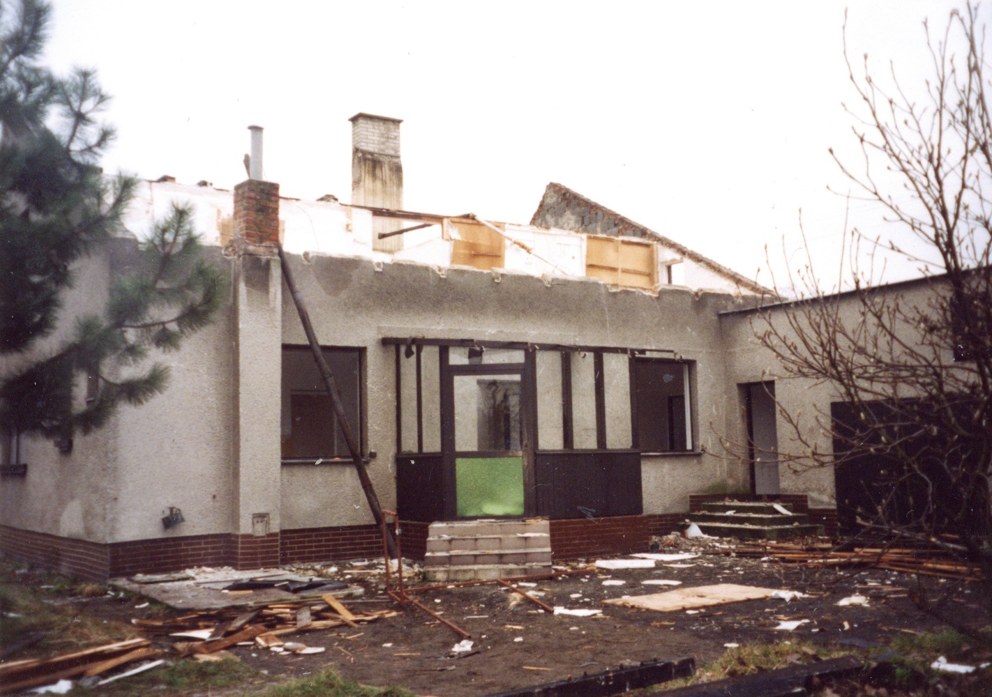 Pozůstatky domu čp. 169 na snímku z 2.12.2002 (Sbírka Józefa Chmiela)