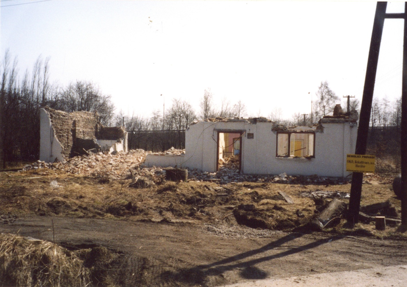 Pozůstatky domu čp. 178 na snímku ze dne 15.4.2003 (Sbírka Józefa Chmiela)