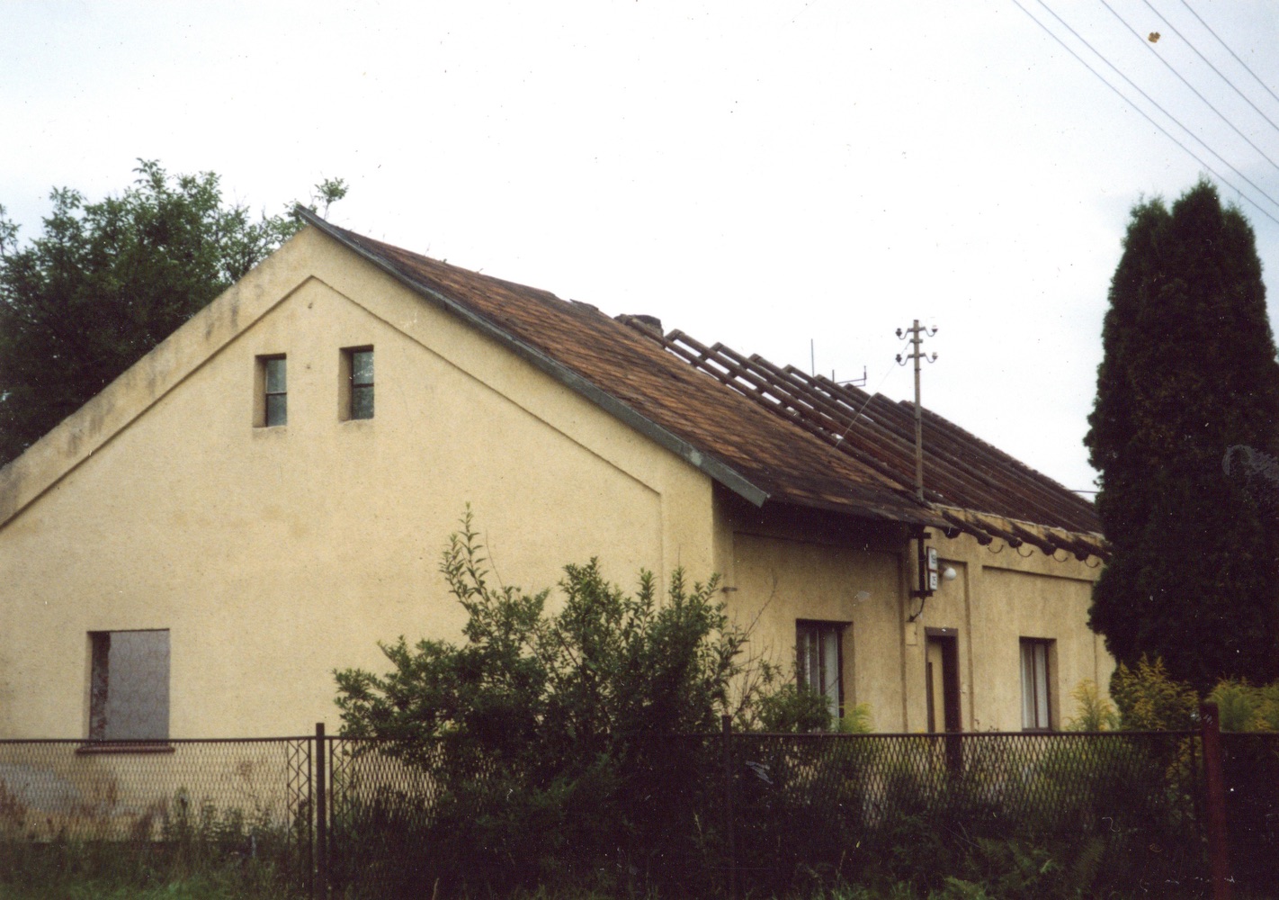 Dům čp. 198 ve stavu demolice na snímku z 13.8.2005 (Sbírka Józefa Chmiela)
