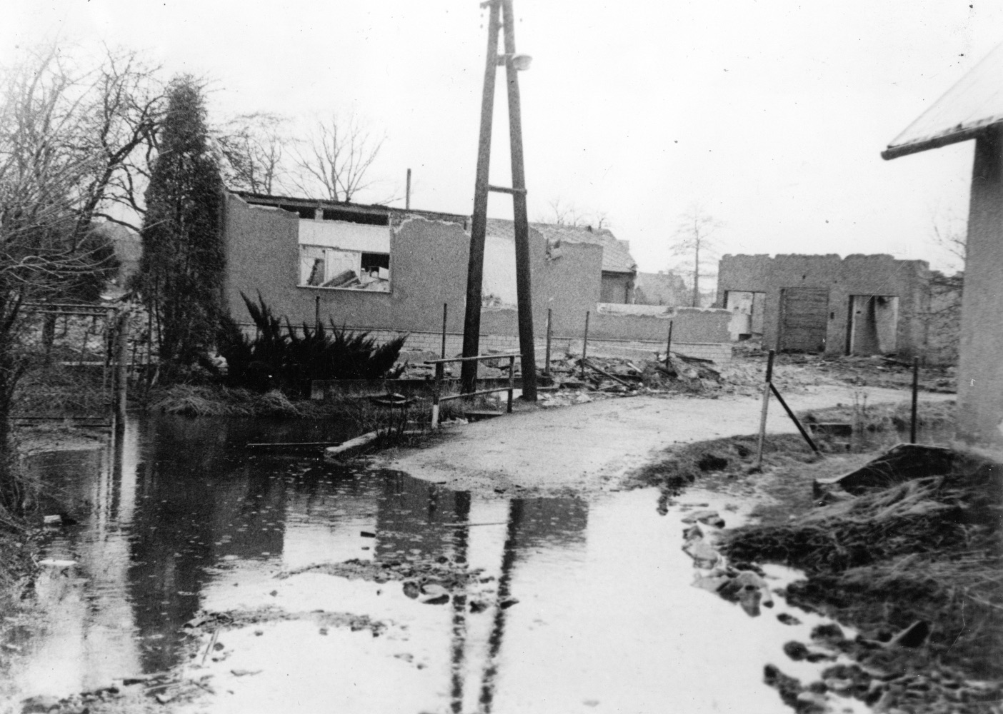 Pozůstatky domu čp. 20 na snímku z 19.2.1989 (Sbírka Józefa Chmiela)