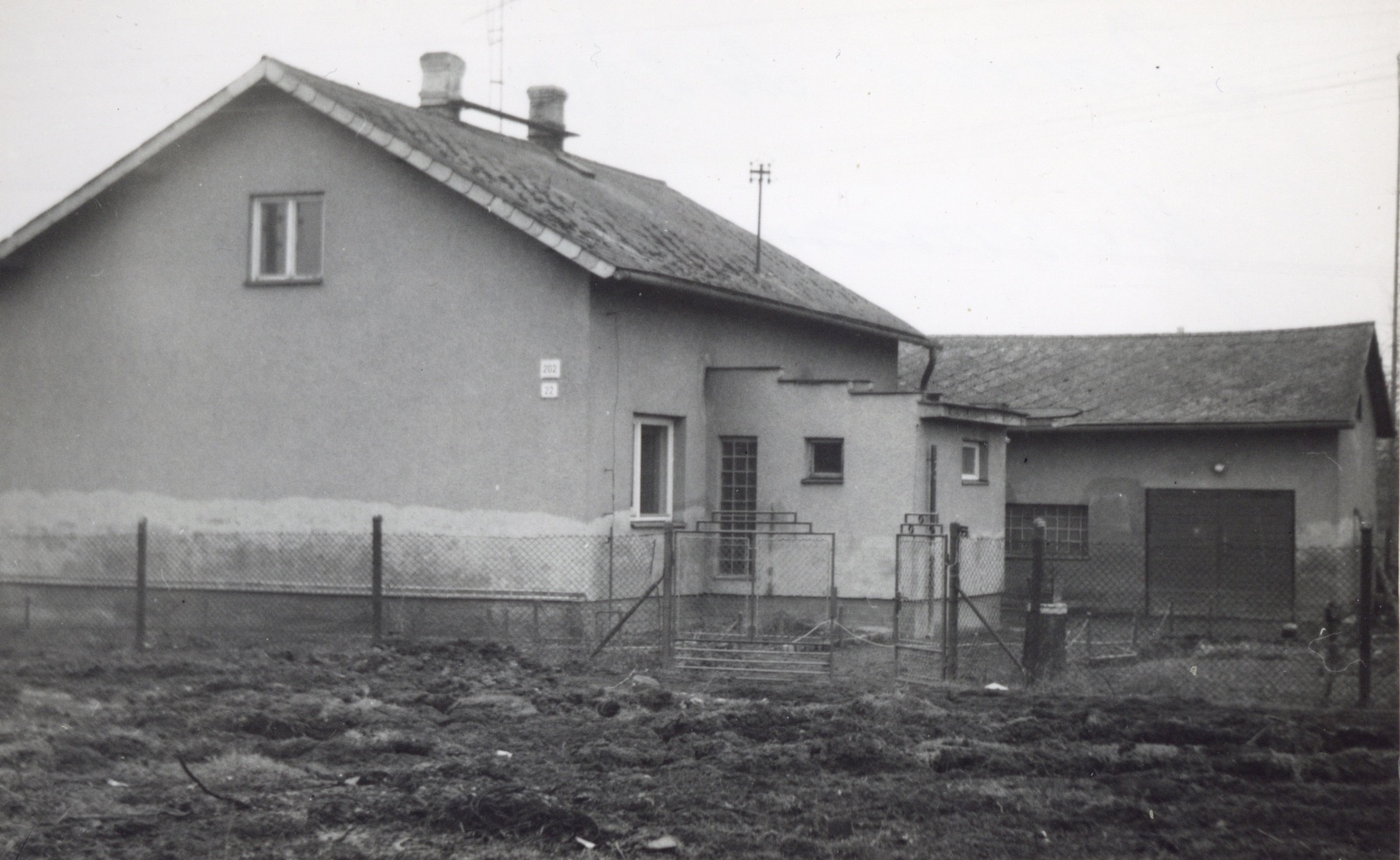 Dům čp. 202 v Lipinách na snímku z 9.11.1989 (Sbírka Józefa Chmiela)