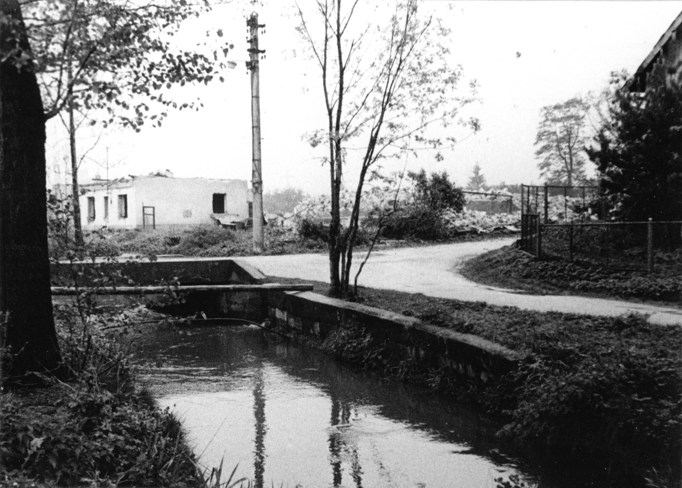 Pozůstatky domu čp. 209 na snímku z 2.5.1989 (Sbírka Józefa Chmiela)