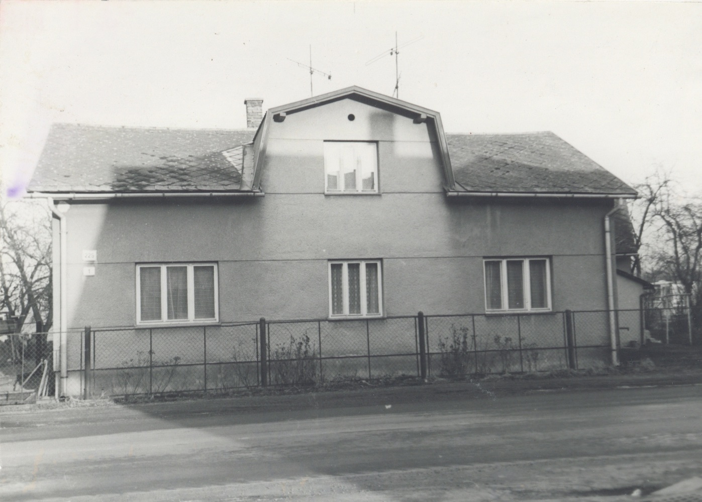 Dům čp. 229 na snímku z 3.1.1989 (Sbírka Józefa Chmiela)