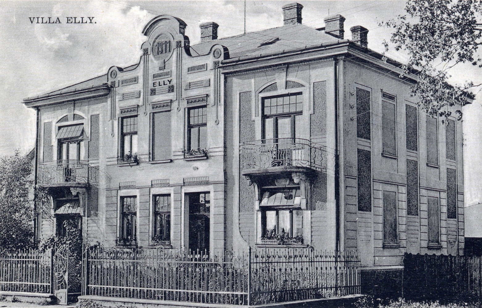 Dům čp. 235. Původně dům řídícího učitele polské školy Jana Paździory, který byl postaven v roce 1911 (Vila Elly). V roce 1997 prodali majitelé budovu soukromé firmě Cestroj, která zde měla sídlo i dílny. Dům byl demolován v roce 2010. (Sbírka Józefa Chmiela)