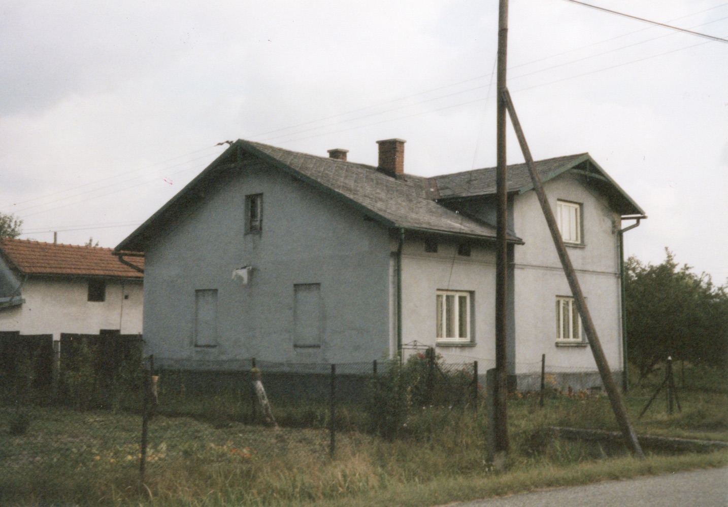 Dům čp. 243 (Lipiny) na snímku z 16.9.2000 (Sbírka Józefa Chmiela)