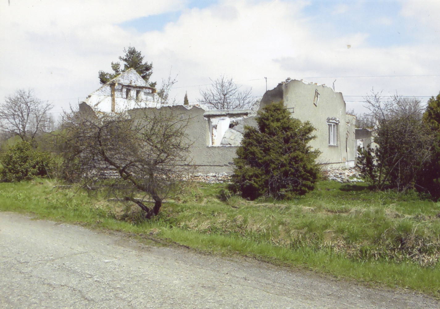 Pozůstatky domu čp. 259 na snímku z 22.4.2012 (Sbírka Józefa Chmiela)