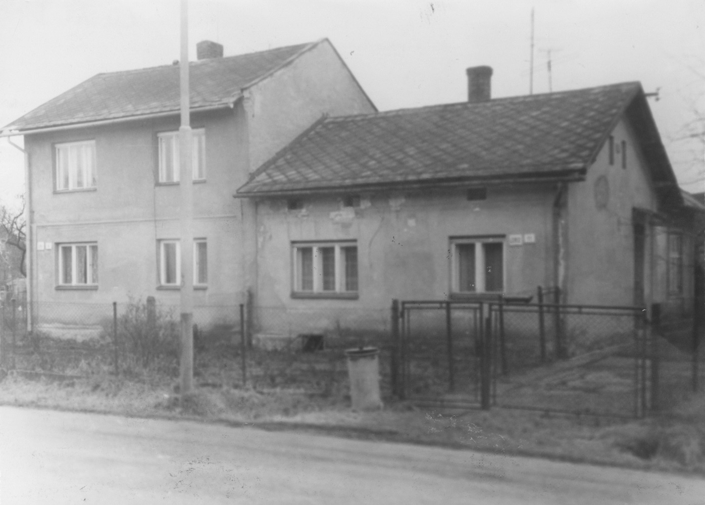 Domy čp. 281 a čp. 282 na snímku z 26.12.1988 (Sbírka Józefa Chmiela)
