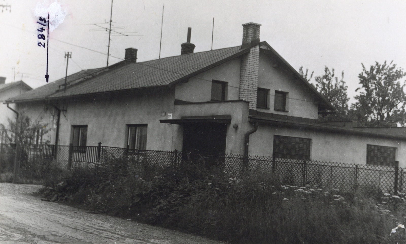 Dům čp. 284 a čp. 517 na snímku z 2.7.1989 (Sbírka Józefa Chmiela)