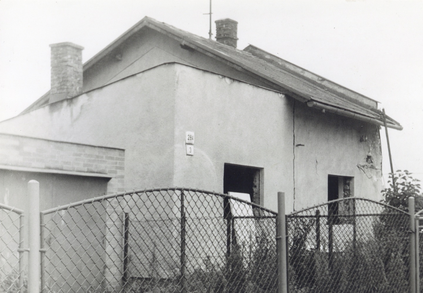 Pozůstatek domu čp. 284 na snímku z července 1989 (Sbírka Józefa Chmiela)