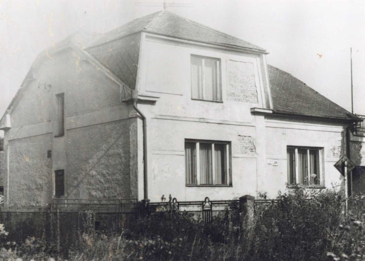 Dům čp. 289 v Lipinách na snímku z 5.8.1995 (Sbírka Józefa Chmiela)